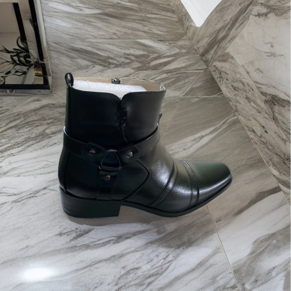 These a nice shoes never wore and they perfect condition in the box still - Picture 1 of 2